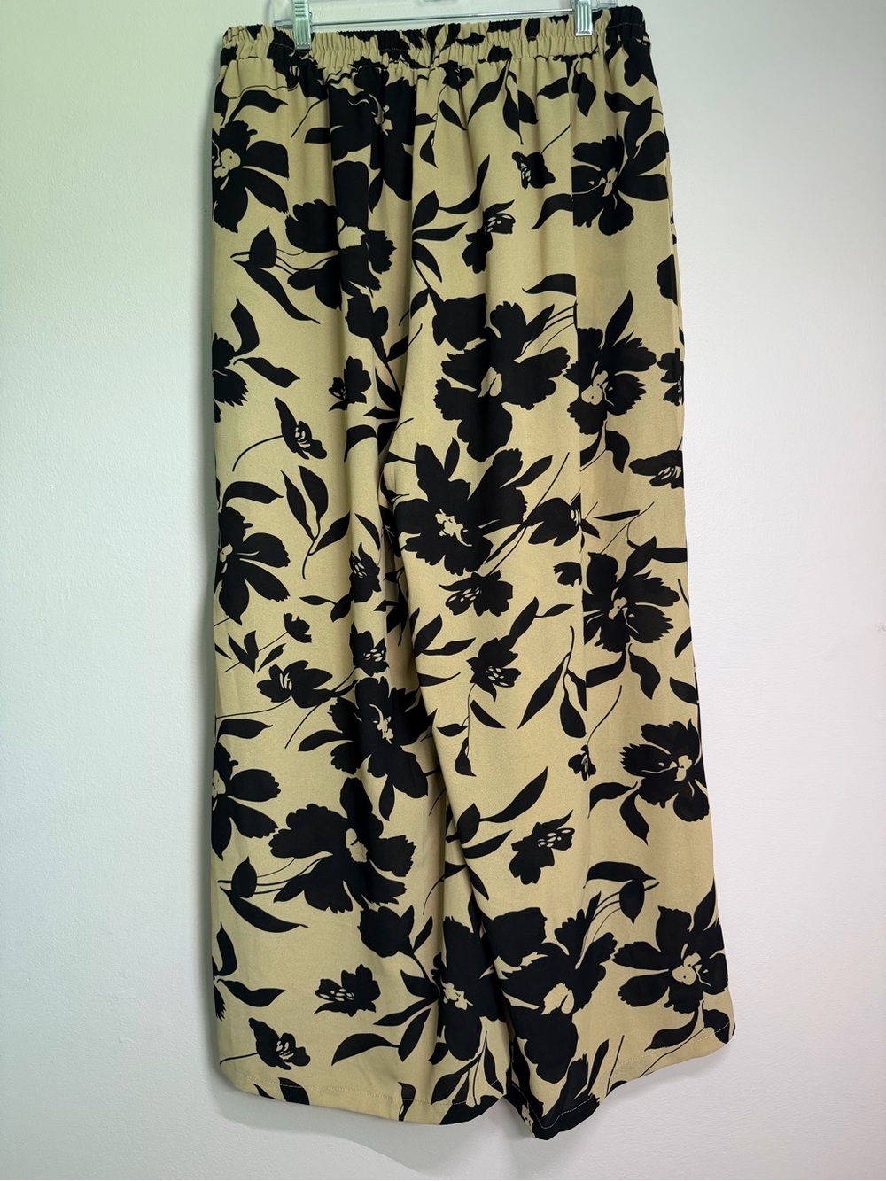 BloomChic Black Tan Floral Wide Leg Pants Plus Size 18-20 - Picture 4 of 6